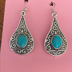 5/$10❤️❤️❤️NEW Silver Toned & Faux Turquoise Teardrop Earrings